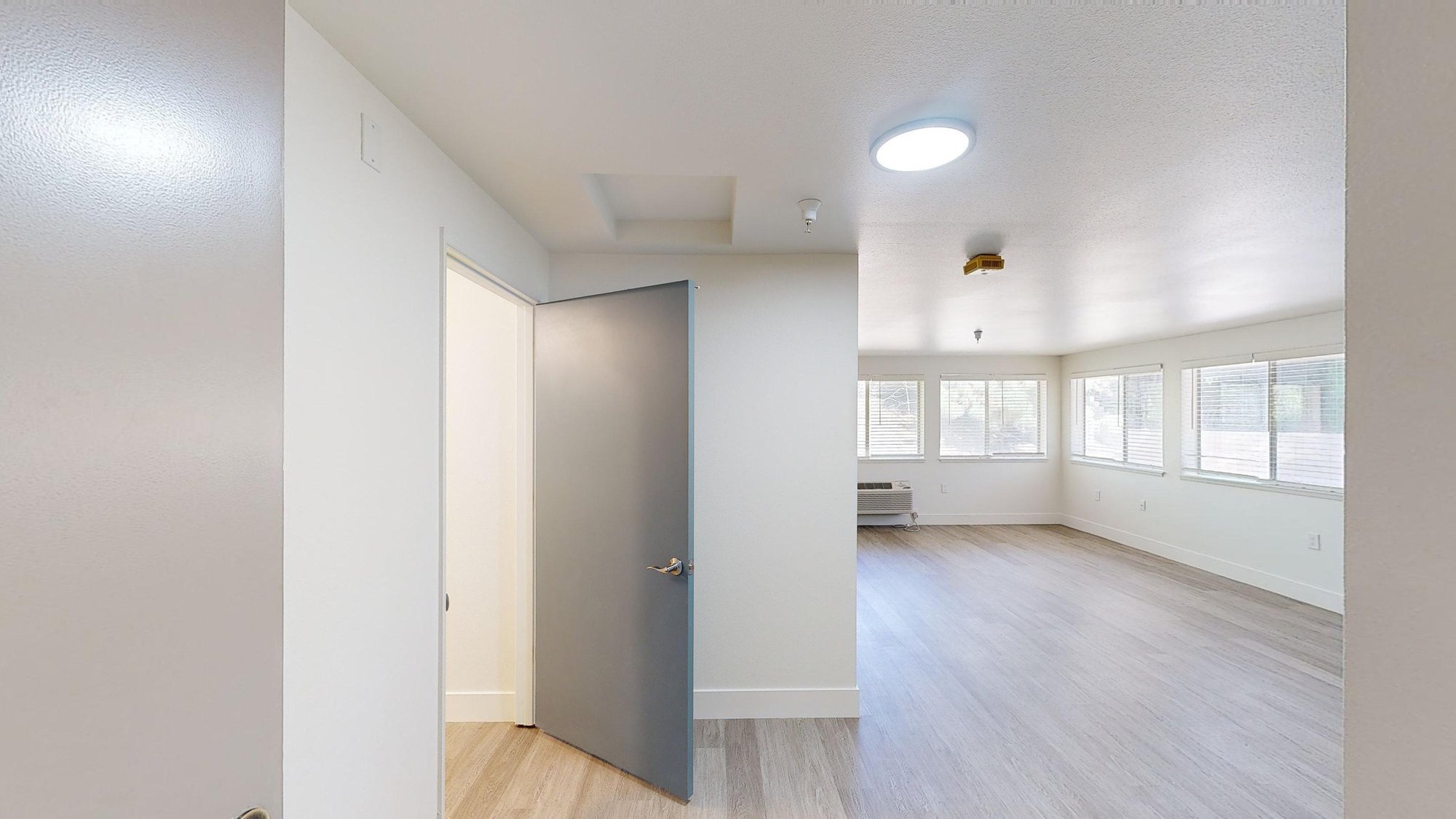 Columbus-Estates-IL-1-bed-676-sqft-One-Bedroom-Apartment-1