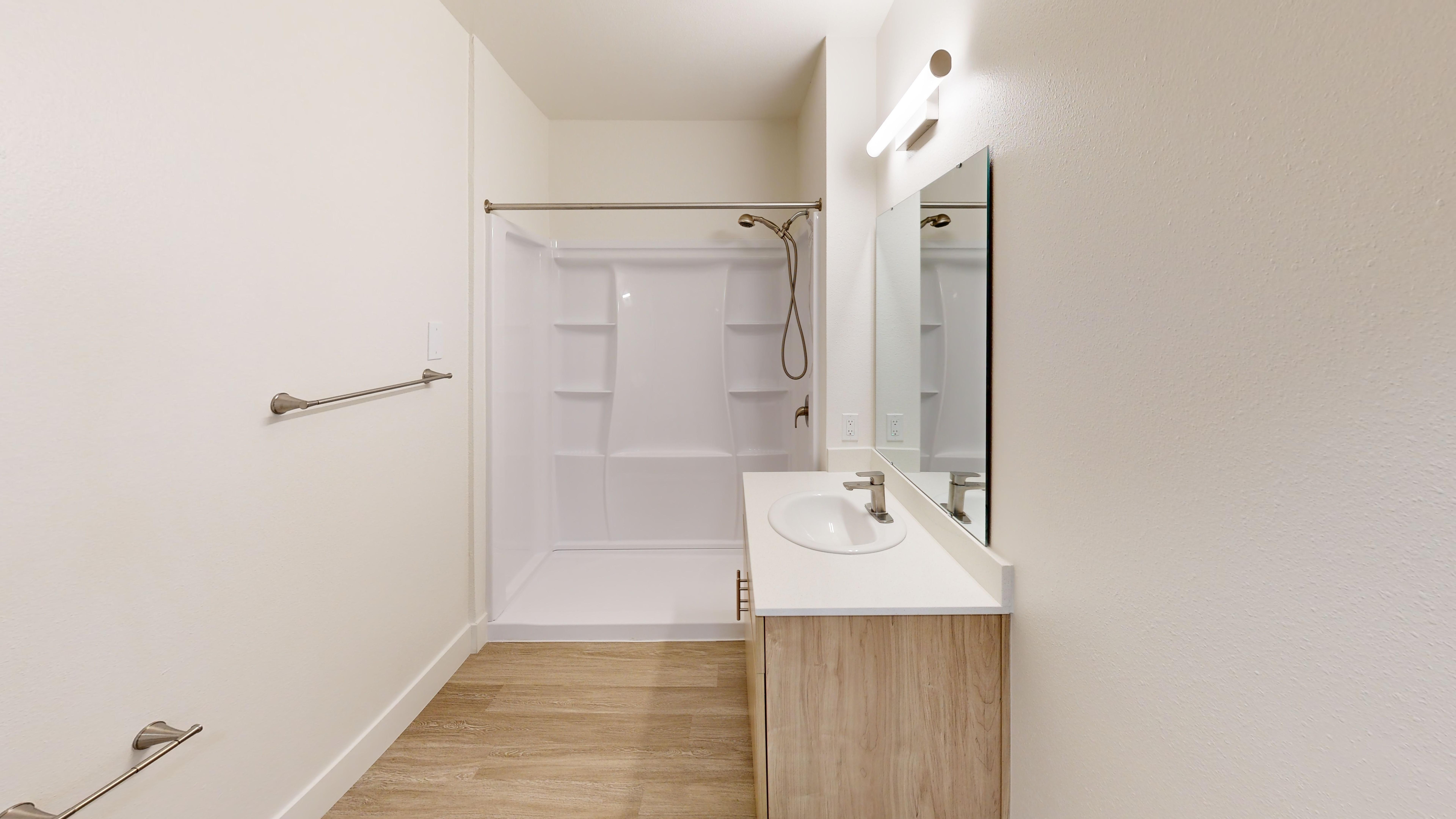 Columbus-Estates-IL-1-bed-542-sqft-Bathroom