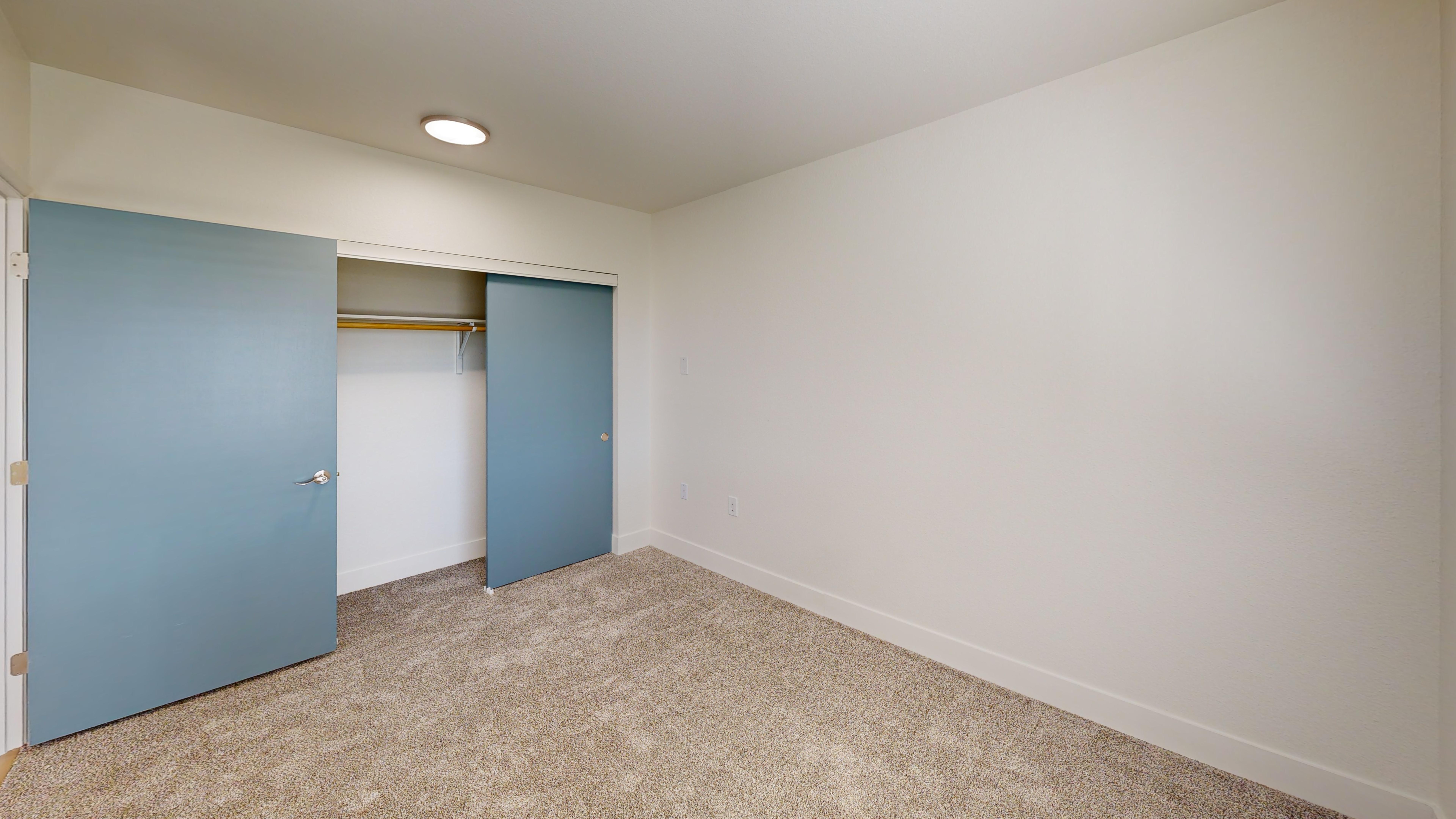 Columbus-Estates-IL-1-bed-550-sqft-Bedroom