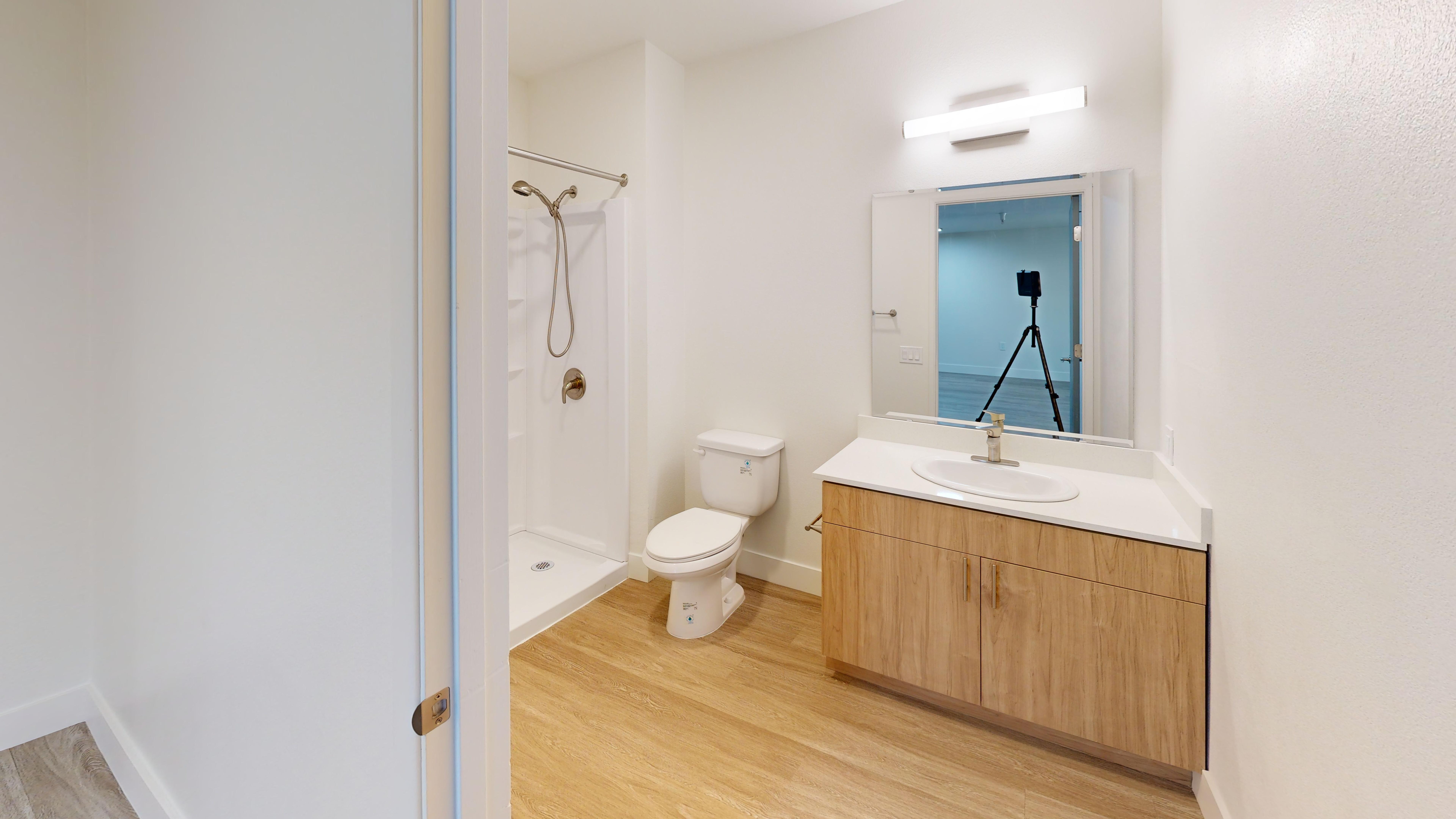 Columbus-Estates-IL-1-bed-676-sqft-Bathroom