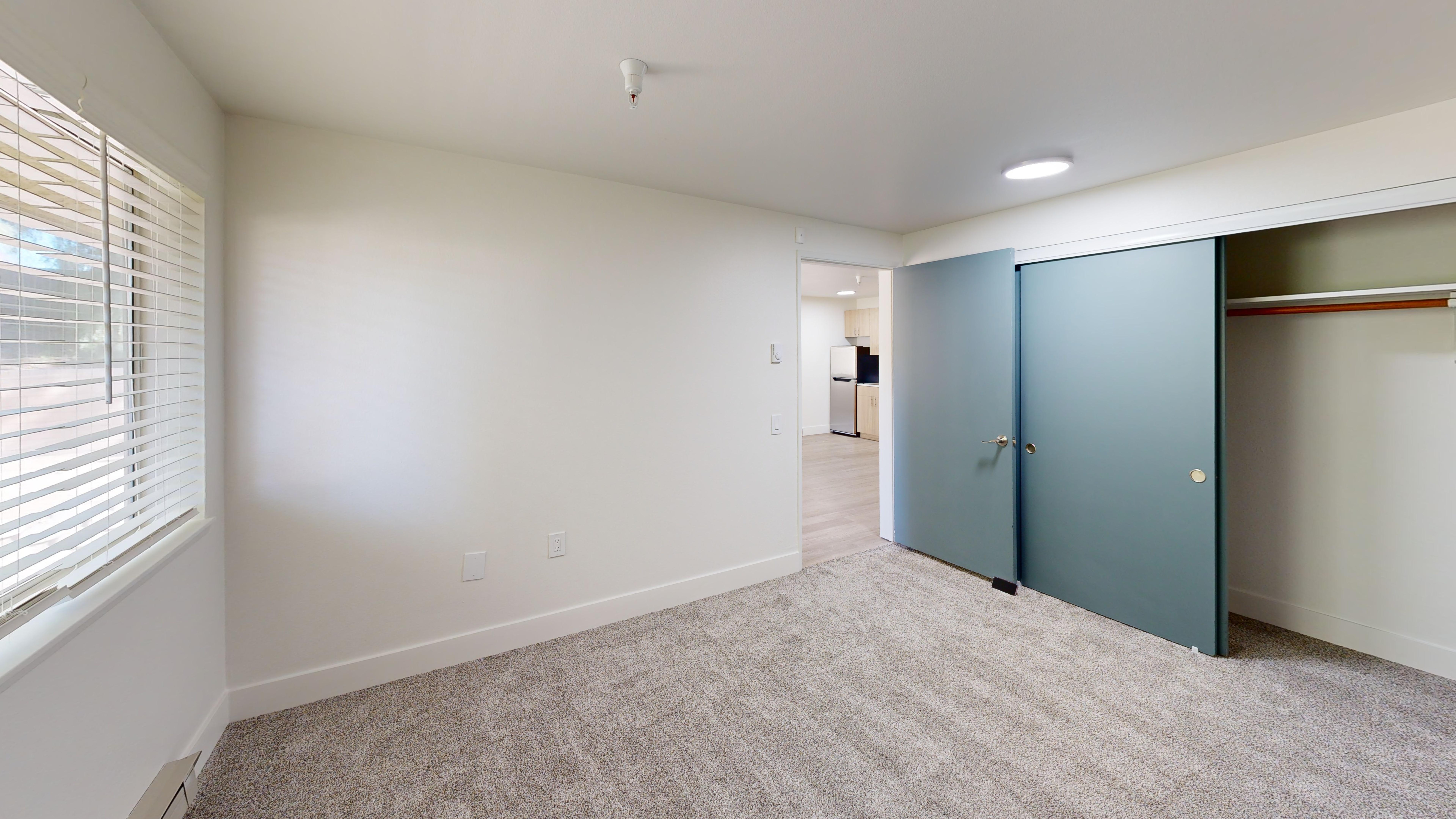 Columbus-Estates-IL-1-bed-676-sqft-Bedroom