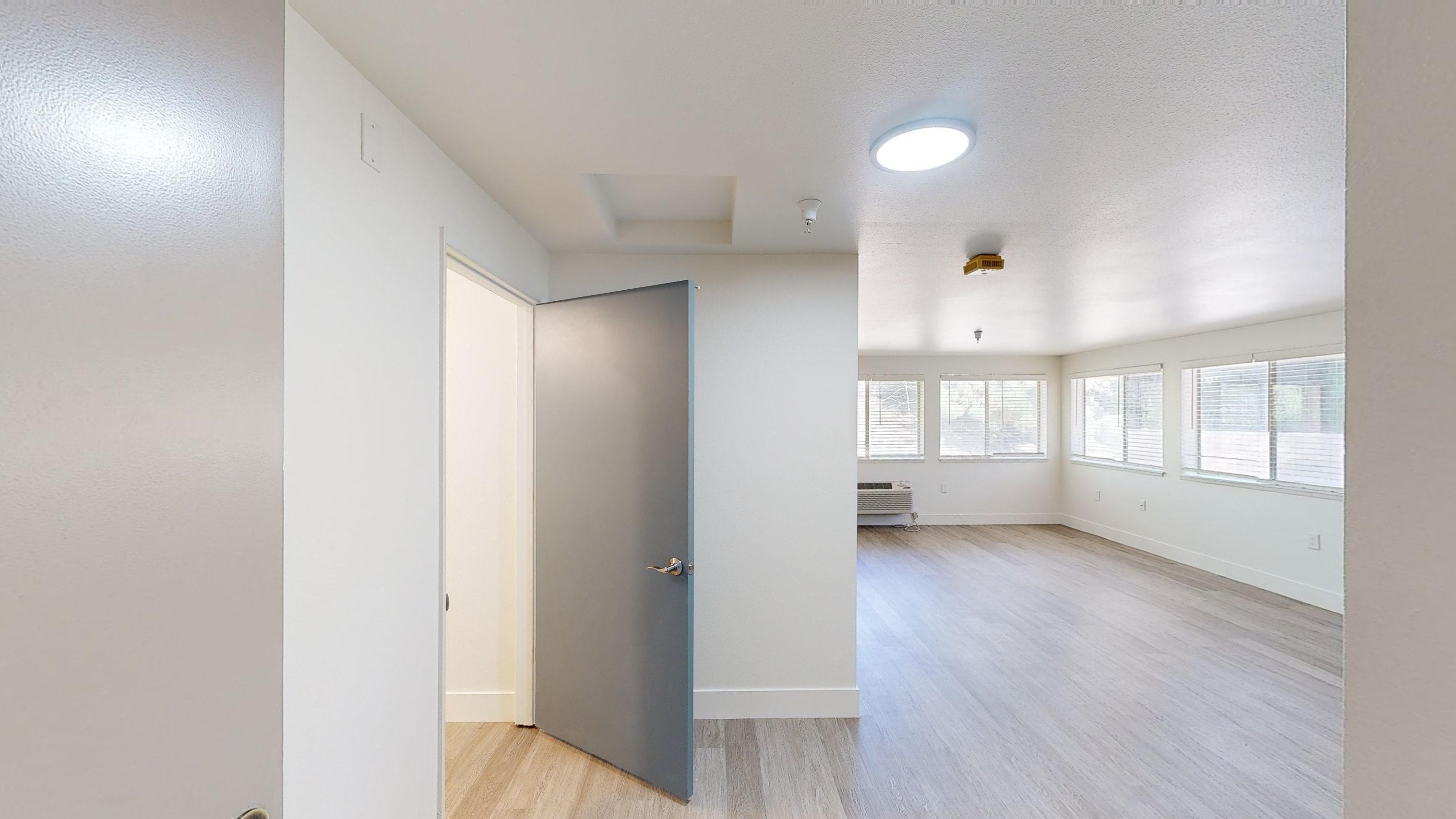 Columbus-Estates-IL-1-bed-676-sqft-One-Bedroom-Apartment