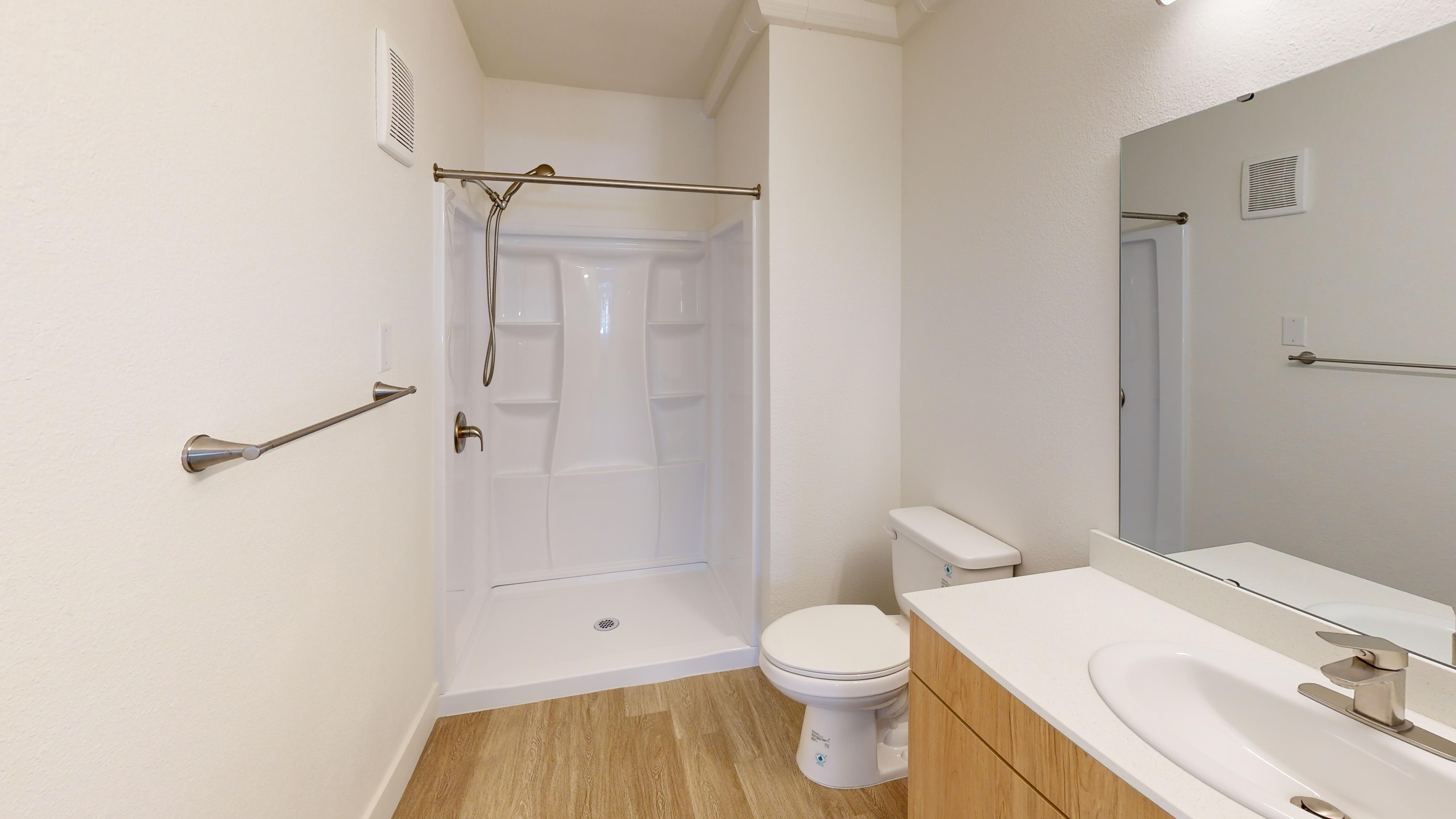 Columbus-Estates-IL-2-bed-889-sqft-Bathroom