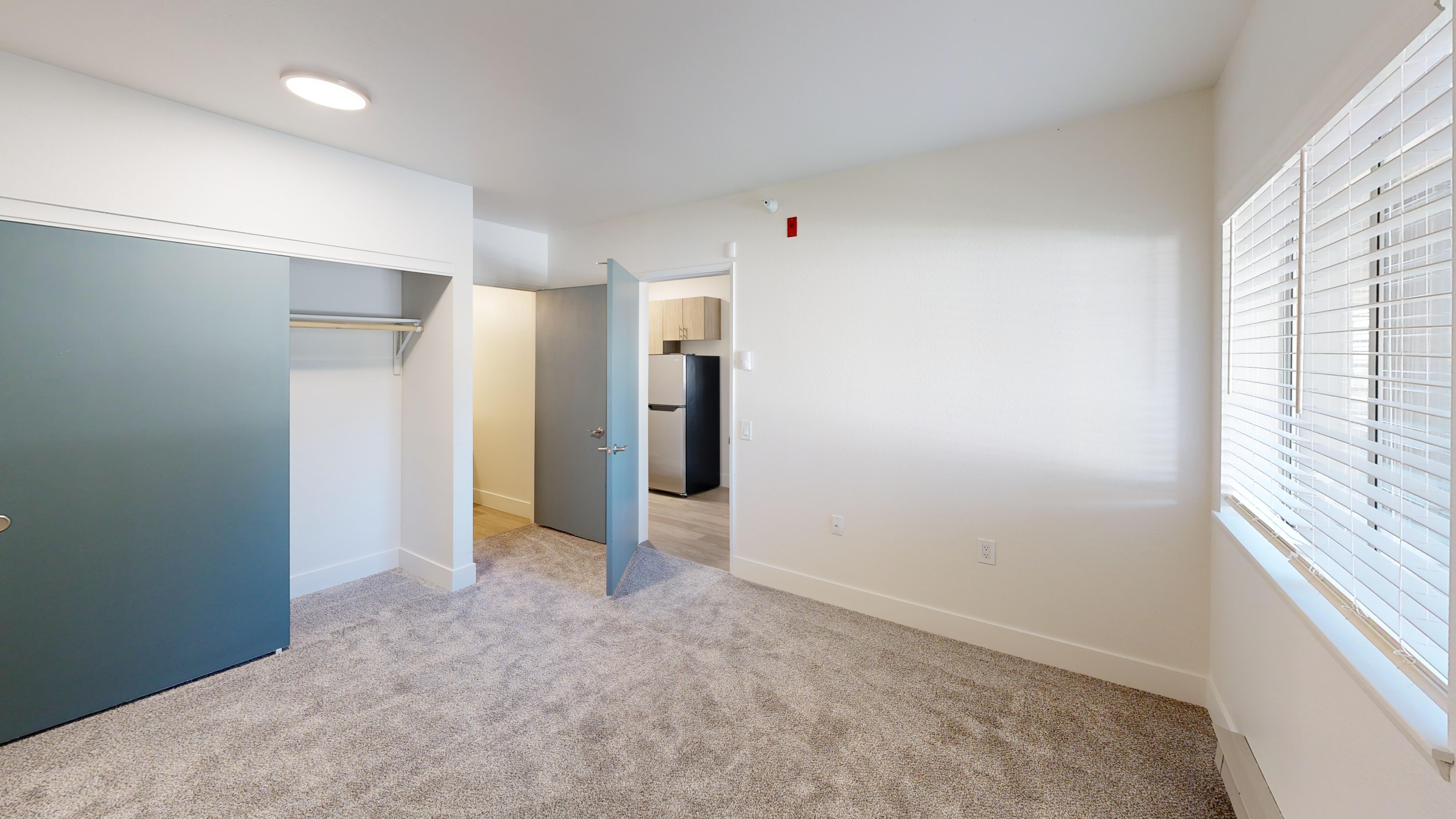 Columbus-Estates-IL-2-bed-889-sqft-Bedroom