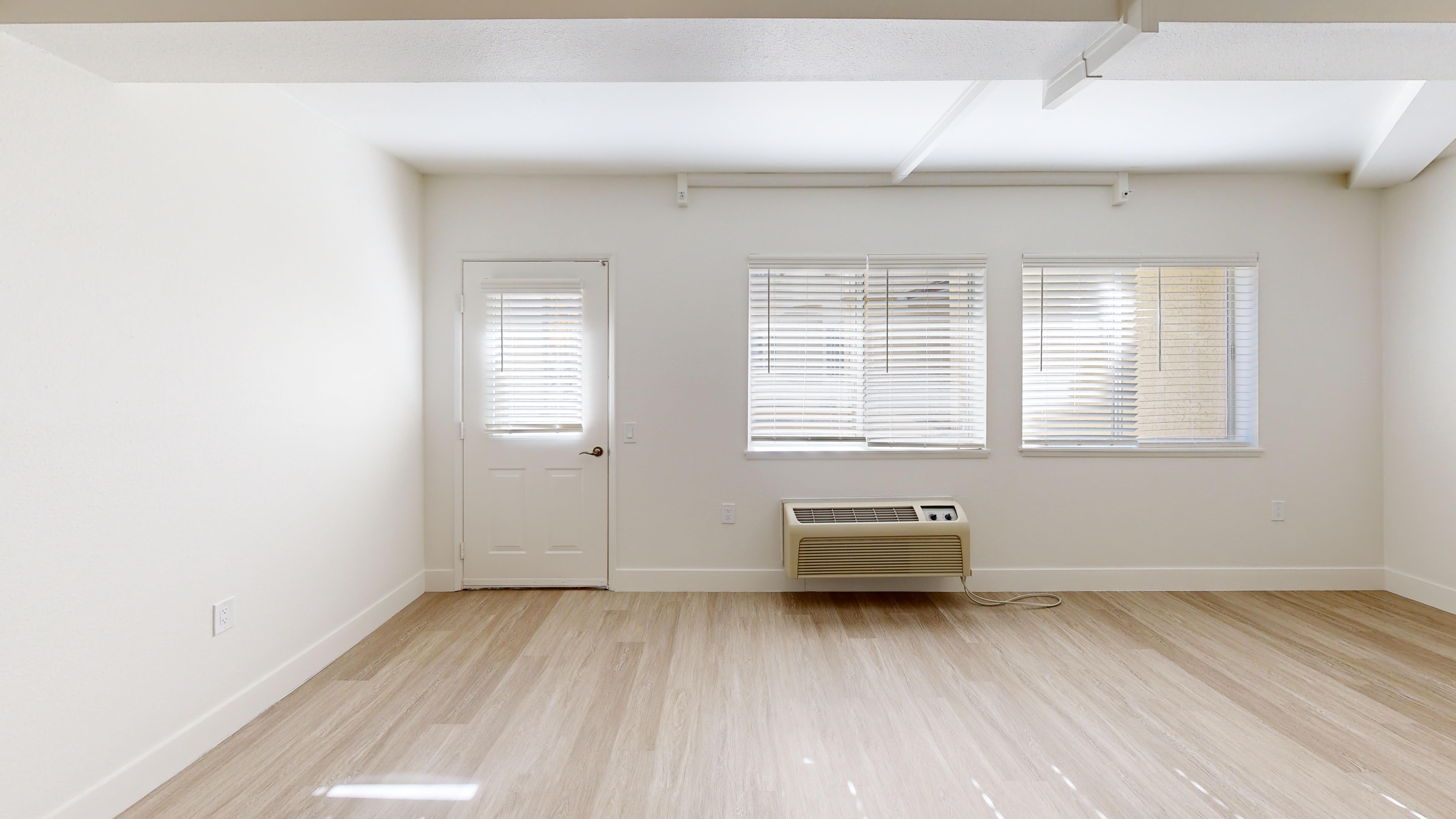 Columbus-Estates-IL-Studio-410-sqft-Living-Space
