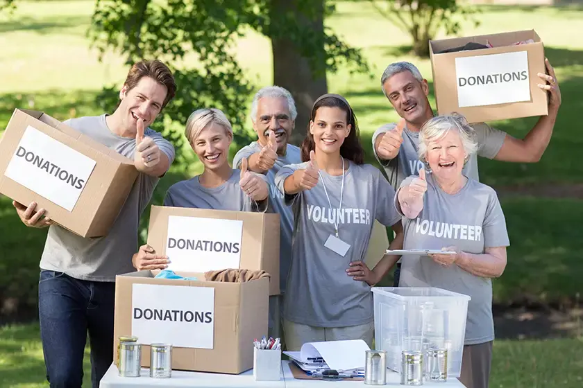 happy volunteer family 